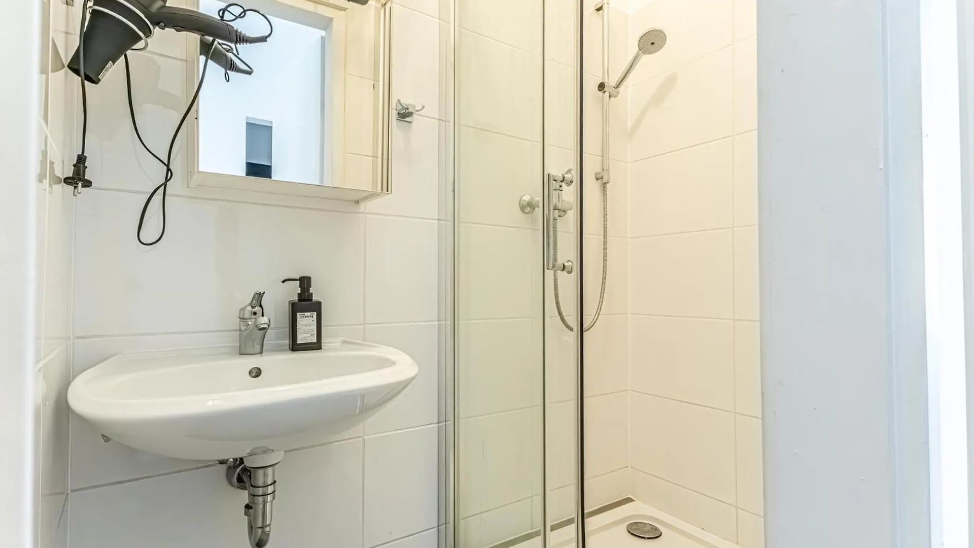 Stylish 1Br Apartment- Near Westbahnhof U3&U6 Vienna
